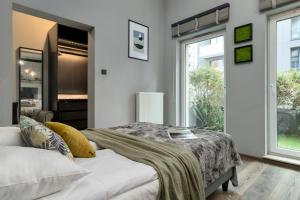 Chmielna Stylish Apartment with Garden and Parking in the center of Gdańsk by Heyrent