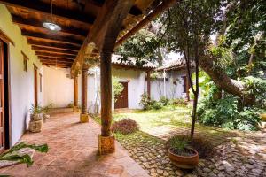Hacienda Colonial, con jardines y chimeneas
