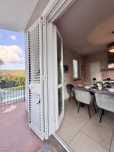 The Artists Villa - Modern Villa with Swimming Pool, Garden , 4 bedrooms and 4 bathrooms - 10 minutes from the city centre