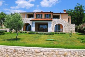 Apartment with Pool in Koromacno-Istrien 44189