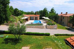 Apartment with Pool in Koromacno-Istrien 44189