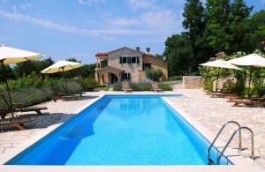 Apartment with Pool in Koromacno-Istrien 44189
