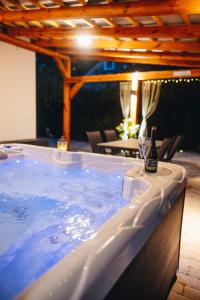 Fövenyes Hideaway - Privát Jakuzzi & Boutique Vendégház