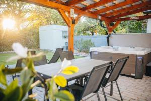 Fövenyes Hideaway - Privát Jakuzzi & Boutique Vendégház