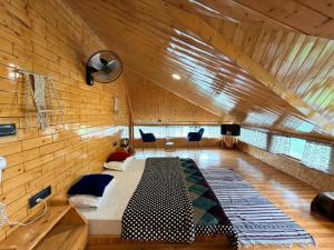 H & A Pasricha House A Cozy Mountain Stay