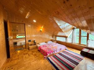 H & A Pasricha House A Cozy Mountain Stay