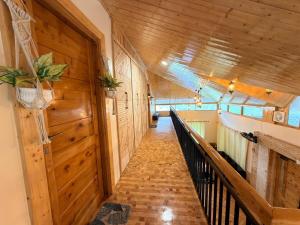 H & A Pasricha House A Cozy Mountain Stay