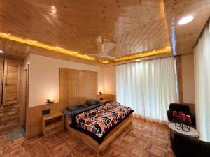 H & A Pasricha House A Cozy Mountain Stay
