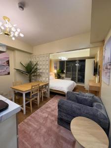 Azure Staycation by Jo & Jo Near Sm Bicutan & NAIA