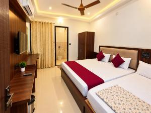 Hotel Narayanaa Near Toran Dwar with Parking