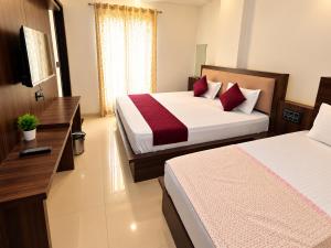 Hotel Narayanaa Near Toran Dwar with Parking