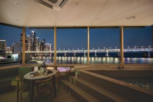 Muhaeon Gwangalli Oceanview Jacuzzi Stay