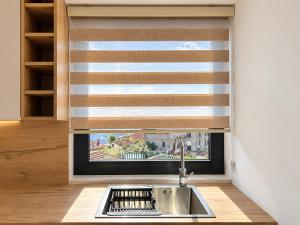 Matisse No26 - One Bedroom Apartment With Balcony
