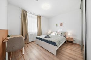 Modern Ružinov Apartment - Free Parking, D1 Access