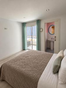 Aro Beach Flat