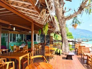 Sea To Moon Lipe