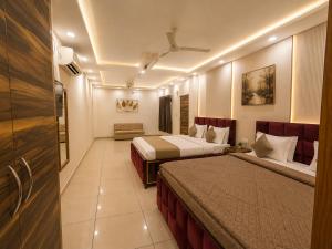 J&S Palace - Noida Sector 132