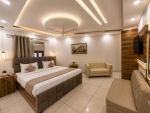 J&S Palace - Noida Sector 132