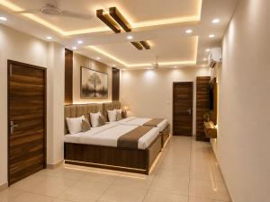 J&S Palace - Noida Sector 132