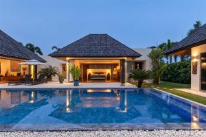 Luxurious 5BR Pool Villa Layan Hills in a Private Estate near Bangtao Beach