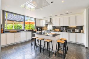 Luxurious 5BR Pool Villa Layan Hills in a Private Estate near Bangtao Beach