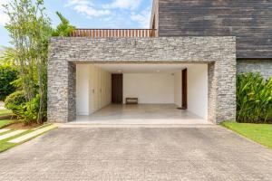 Luxurious 5BR Pool Villa Layan Hills in a Private Estate near Bangtao Beach