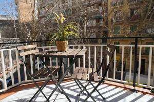 Three-Bedroom Apartment - Marques de Campo Sagrado 7 room in Barcelona4Seasons II