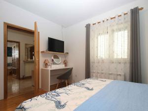 Holiday Home near Beach in Vinkuran-Istrien 42155