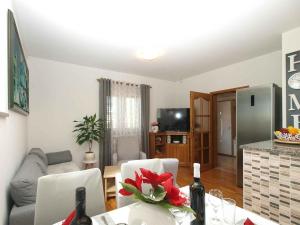 Holiday Home near Beach in Vinkuran-Istrien 42155