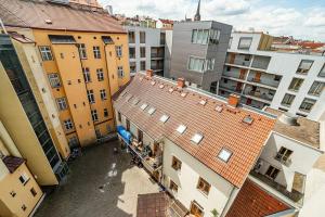 Cosy studio with terrace by tram