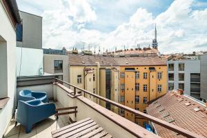 Cosy studio with terrace by tram