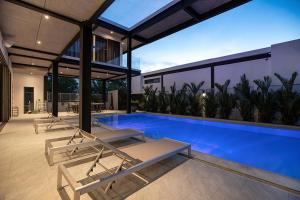 Sleek 4BR Skyline Oasis Sunset Garden 5 Pool Villa with Private Salt Pool near Nai Harn