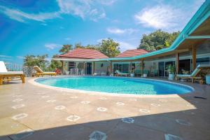 Family Villa with Pool