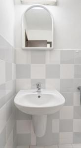 Athens Central Suites No 2B