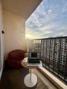 15F Sea, Sunrise & Pool View Balcony in Mactan