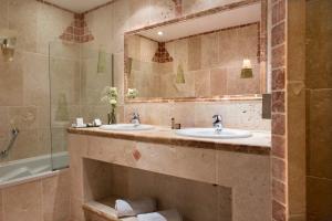 Hotels La Bastide De Tourtour Hotel & Spa : photos des chambres