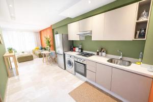 Chic apartment with balcony, Free parking