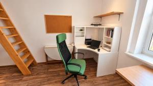 Holešovice studio with mezzanine & workspace