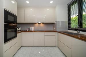 Exclusive 5 Bedroom Villa Laguna Park