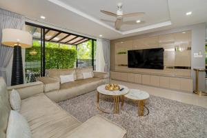 Exclusive 5 Bedroom Villa Laguna Park