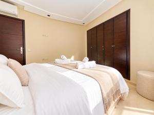 Experience Modernity Beachside & Parking