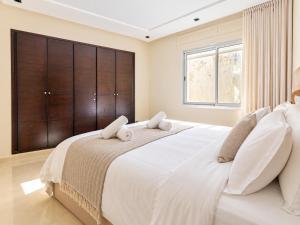 Experience Modernity Beachside & Parking