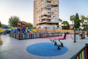 Paradise in Torremolinos Malaga, Recep 24 h, Swimming Pool, near to the beach, city center and airport, train, bus, taxi
