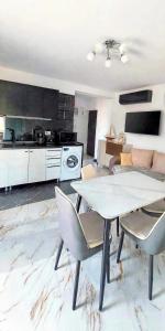 Nibiru Front Sea View Apartment