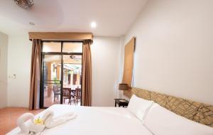 walking st 3kM,5 BR villa