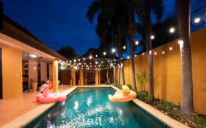 walking st 3kM,5 BR villa