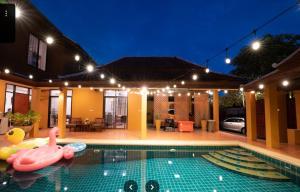 walking st 3kM,5 BR villa