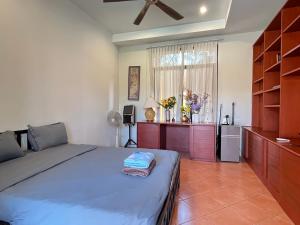 walking st 3kM,5 BR villa