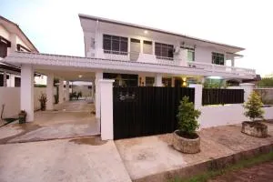 Come Inn Homestay 1380 - Lutong
