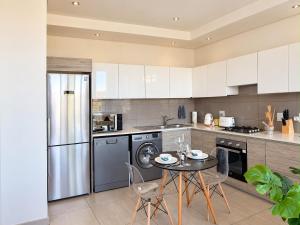 The Luxe Nest Modern and Cozy Stay